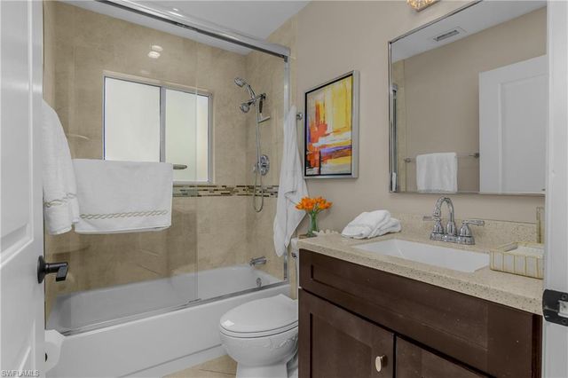 7725 Jewel LN 201, Naples, FL 34109