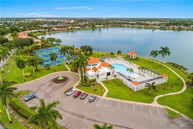7725 Jewel LN 201, Naples, FL 34109