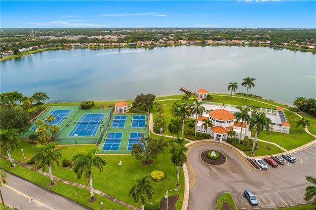 7725 Jewel LN 201, Naples, FL 34109