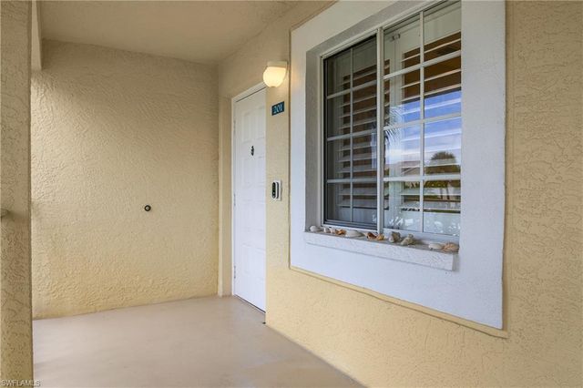 7725 Jewel LN 201, Naples, FL 34109