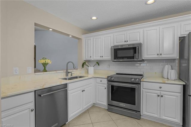 7725 Jewel LN 201, Naples, FL 34109