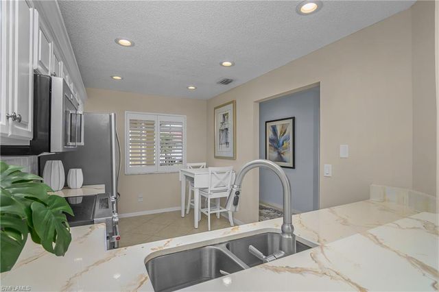 7725 Jewel LN 201, Naples, FL 34109