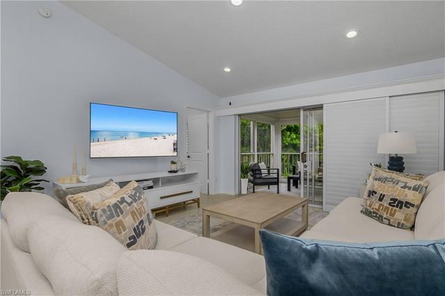 7725 Jewel LN 201, Naples, FL 34109