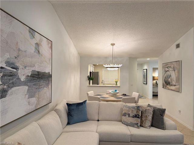 7725 Jewel LN 201, Naples, FL 34109