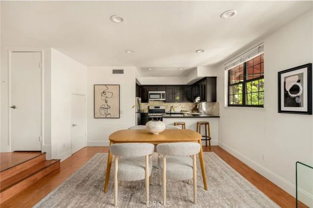 698 S Berendo 206, Los Angeles, CA 90005