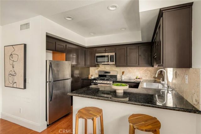 698 S Berendo 206, Los Angeles, CA 90005