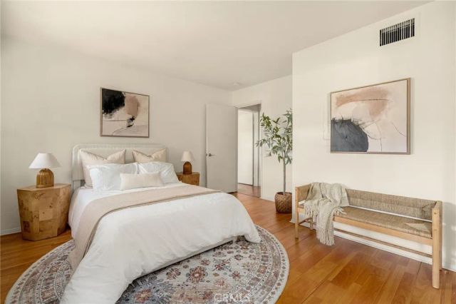 698 S Berendo 206, Los Angeles, CA 90005