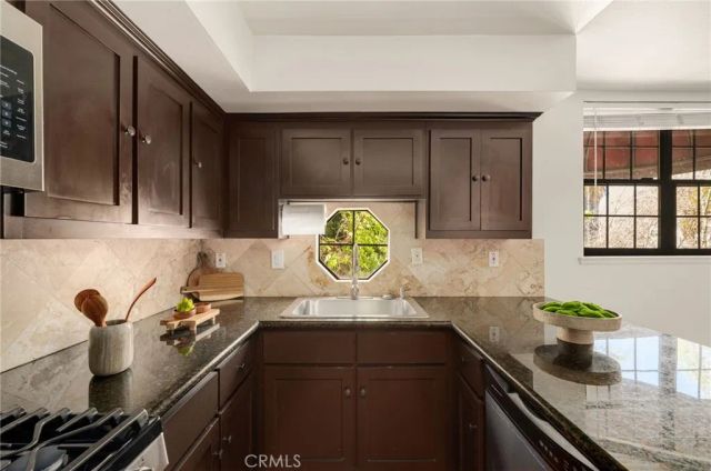698 S Berendo 206, Los Angeles, CA 90005
