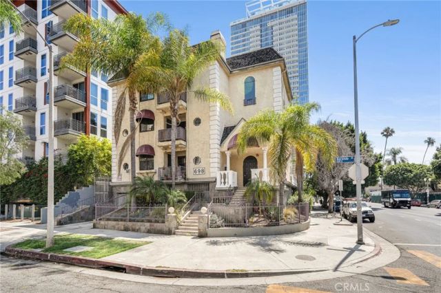 698 S Berendo 206, Los Angeles, CA 90005