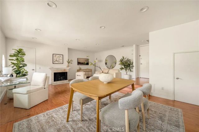 698 S Berendo 206, Los Angeles, CA 90005