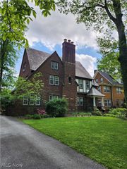 2858 Berkshire Road, Cleveland Heights, OH 44118