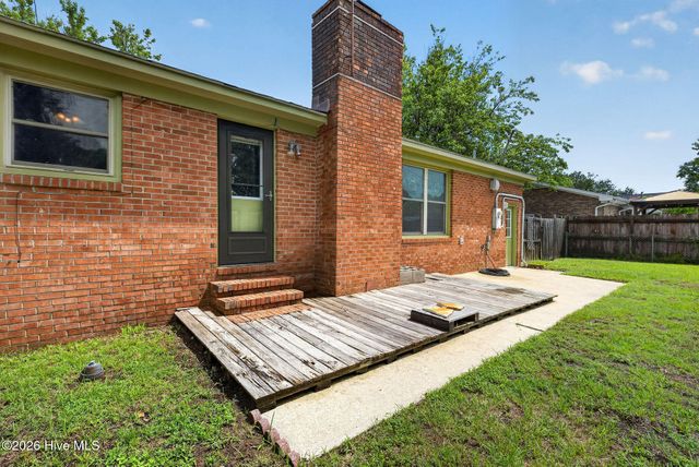 5010 Lord Tennyson Road, Wilmington, NC 28405