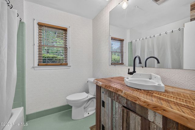 5010 Lord Tennyson Road, Wilmington, NC 28405