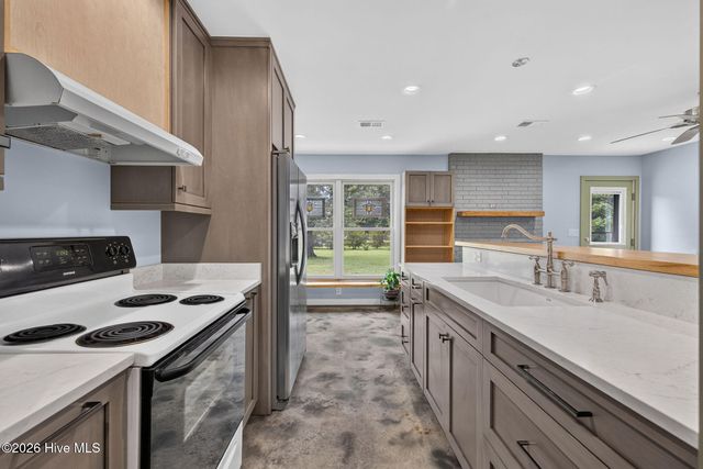 5010 Lord Tennyson Road, Wilmington, NC 28405