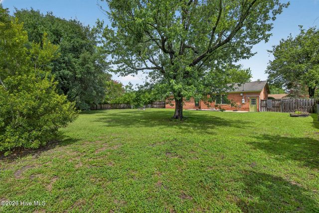 5010 Lord Tennyson Road, Wilmington, NC 28405