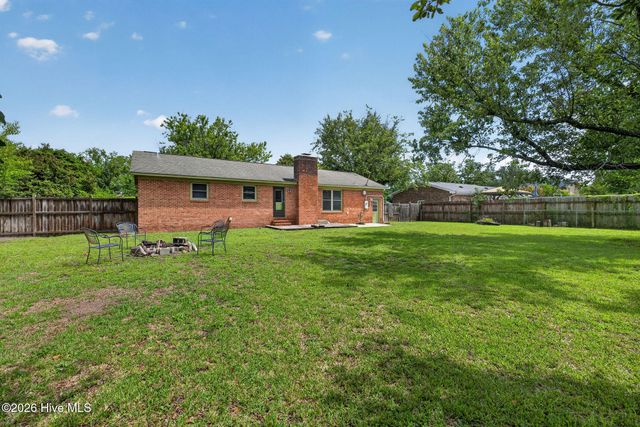 5010 Lord Tennyson Road, Wilmington, NC 28405