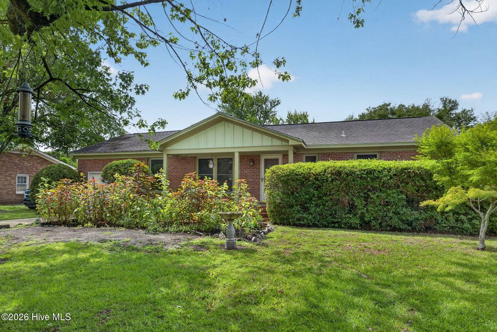 5010 Lord Tennyson Road, Wilmington, NC 28405