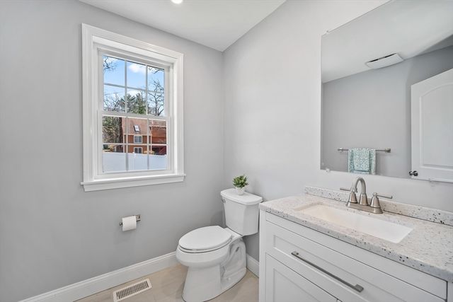 1568 Washington St, Braintree, MA 02184