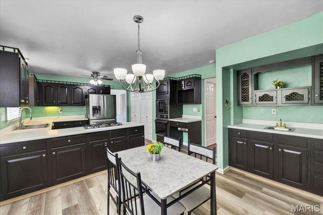 27 Heatherwood Drive, Collinsville, IL 62234