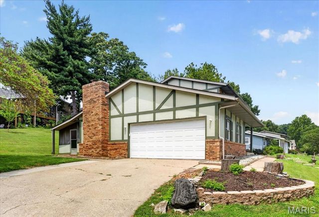 27 Heatherwood Drive, Collinsville, IL 62234