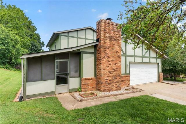 27 Heatherwood Drive, Collinsville, IL 62234