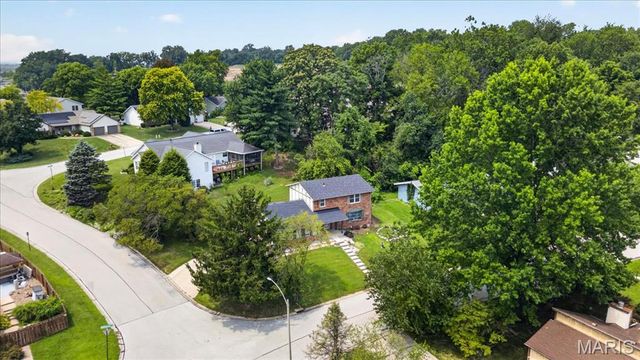 27 Heatherwood Drive, Collinsville, IL 62234