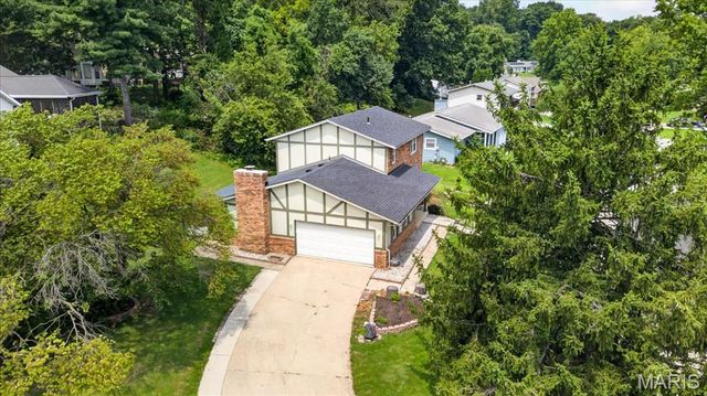 27 Heatherwood Drive, Collinsville, IL 62234