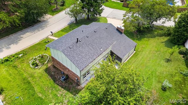27 Heatherwood Drive, Collinsville, IL 62234