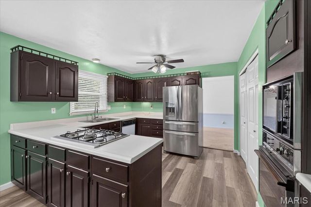 27 Heatherwood Drive, Collinsville, IL 62234