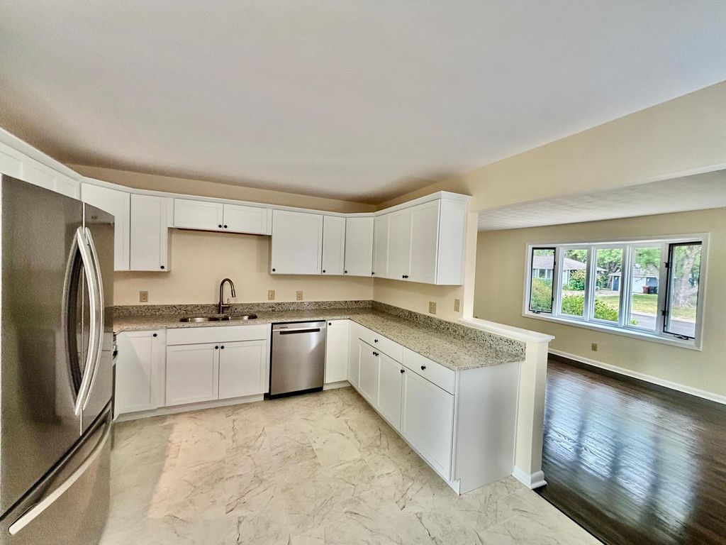 2021 Chambers Street, Maplewood, MN 55109 — photo 2