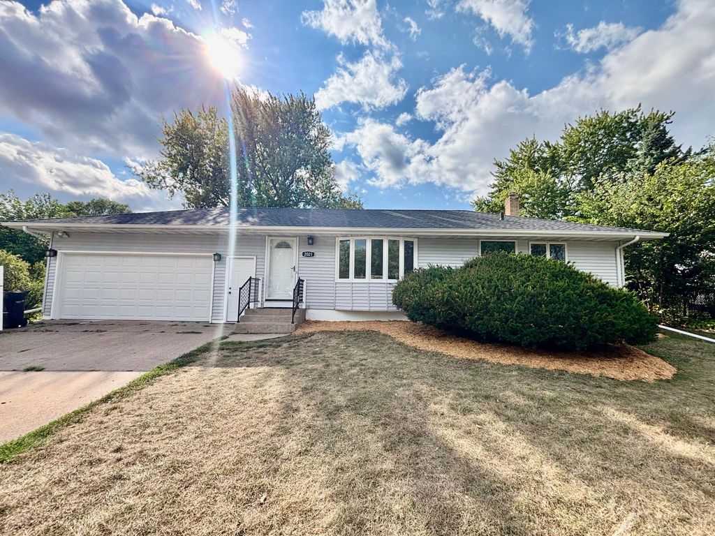 2021 Chambers Street, Maplewood, MN 55109 — photo 3