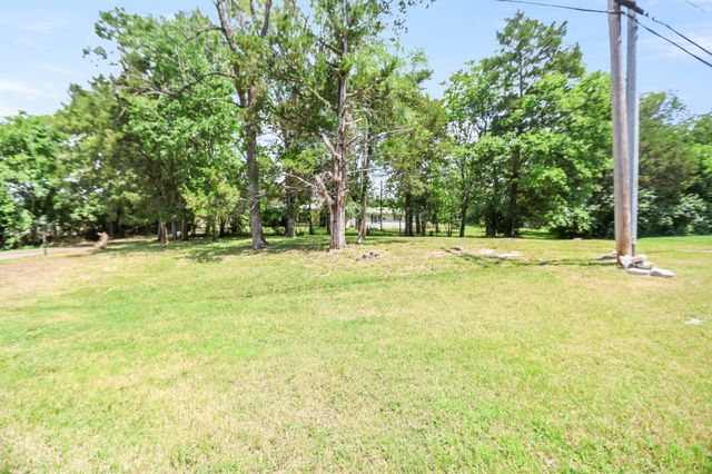 561 Odoms Bend Rd, Gallatin, TN 37066