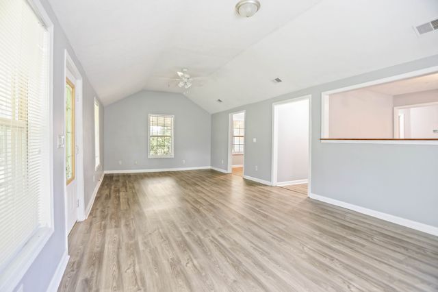 561 Odoms Bend Rd, Gallatin, TN 37066