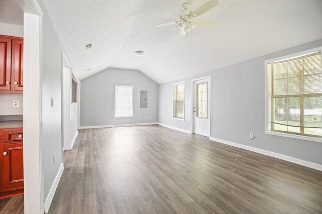 561 Odoms Bend Rd, Gallatin, TN 37066