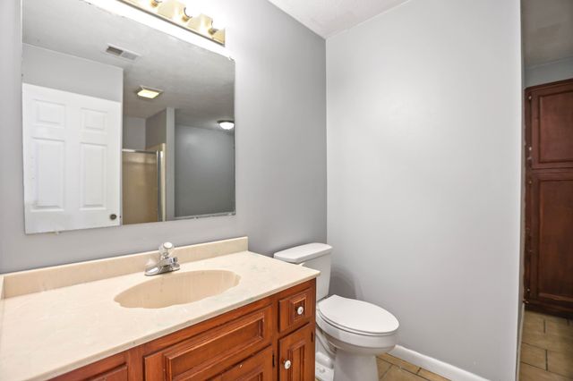 561 Odoms Bend Rd, Gallatin, TN 37066