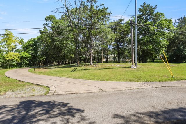 561 Odoms Bend Rd, Gallatin, TN 37066