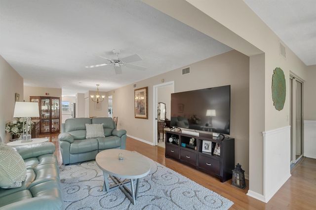 740 Lake Orchid Circle 104, Vero Beach, FL 32962