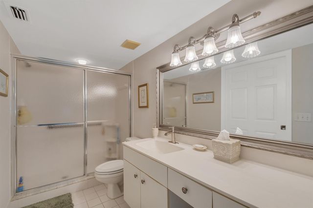 740 Lake Orchid Circle 104, Vero Beach, FL 32962