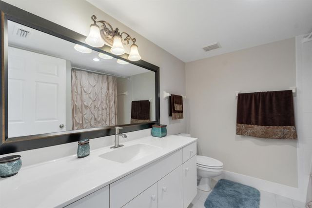 740 Lake Orchid Circle 104, Vero Beach, FL 32962