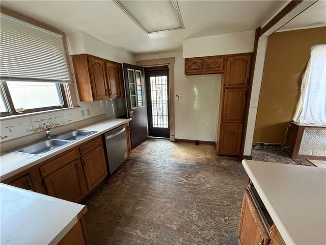 2618 Perrysville Ave, Perry Hilltop, PA 15214