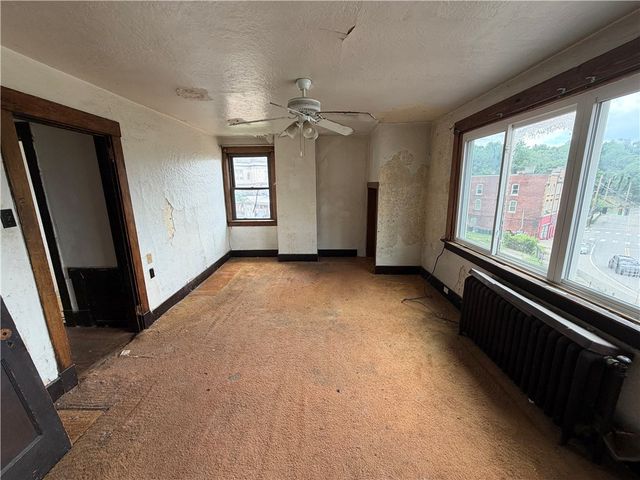 2618 Perrysville Ave, Perry Hilltop, PA 15214