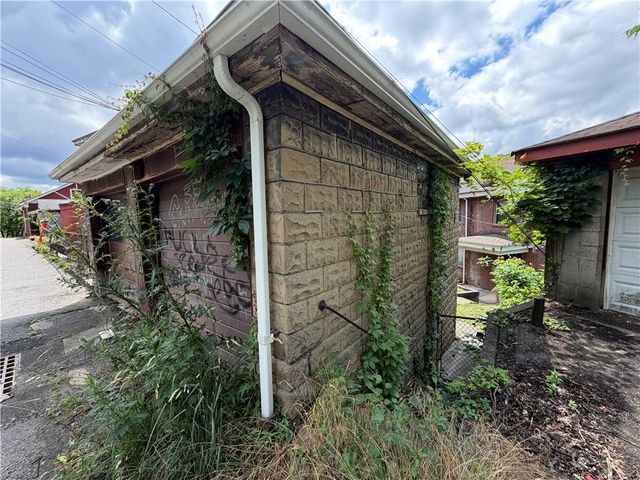 2618 Perrysville Ave, Perry Hilltop, PA 15214