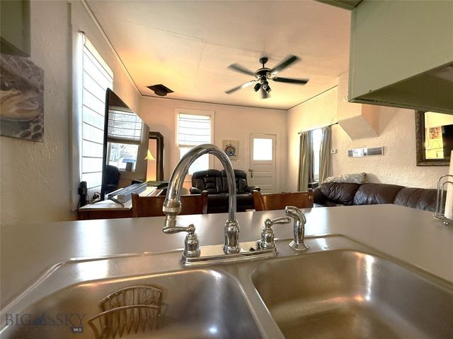 212 W Chinook Street, Livingston, MT 59047