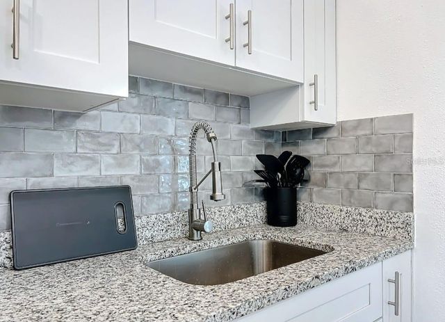 2893 WOOD STREET, Sarasota, FL 34237