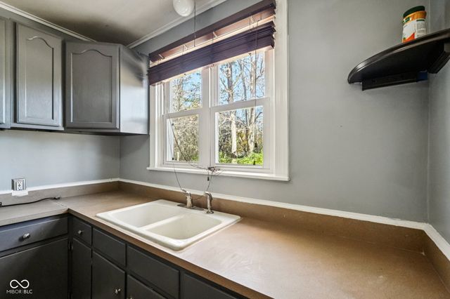 2855 W 76th Street, Indianapolis, IN 46268