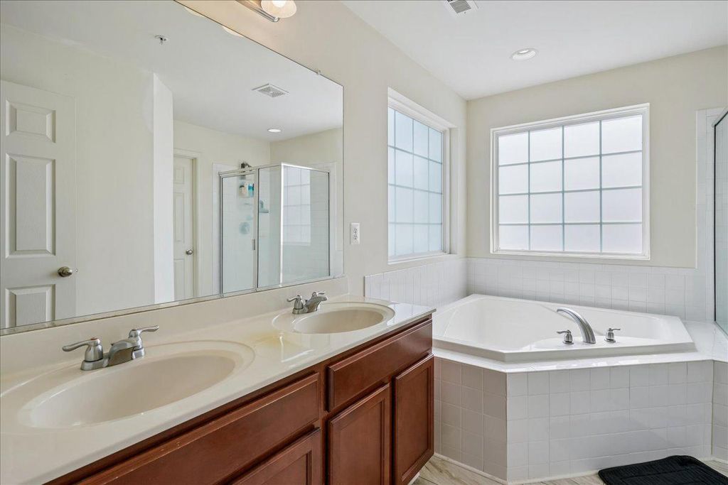 Image 10 of property listing at 22244 SCOTT CIR, Lexington Park, MD 20653