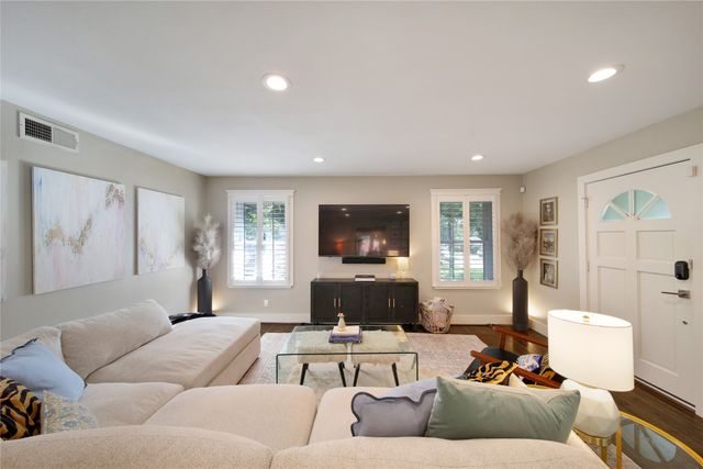 8180 Hunnicut Road, Dallas, TX 75228