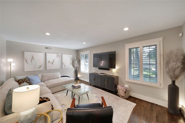 8180 Hunnicut Road, Dallas, TX 75228