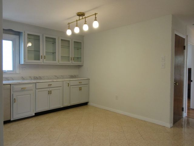 6 Bristol St, Lowell, MA 01852