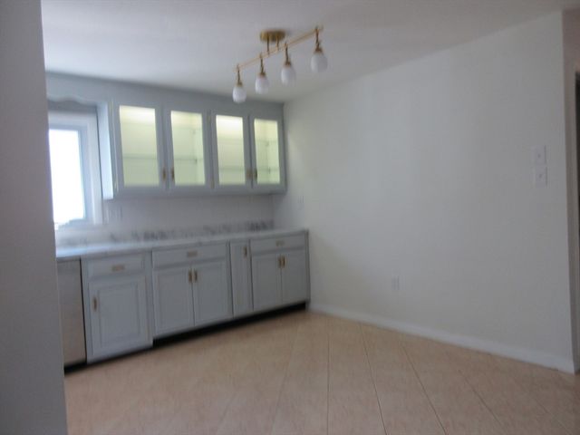 6 Bristol St, Lowell, MA 01852